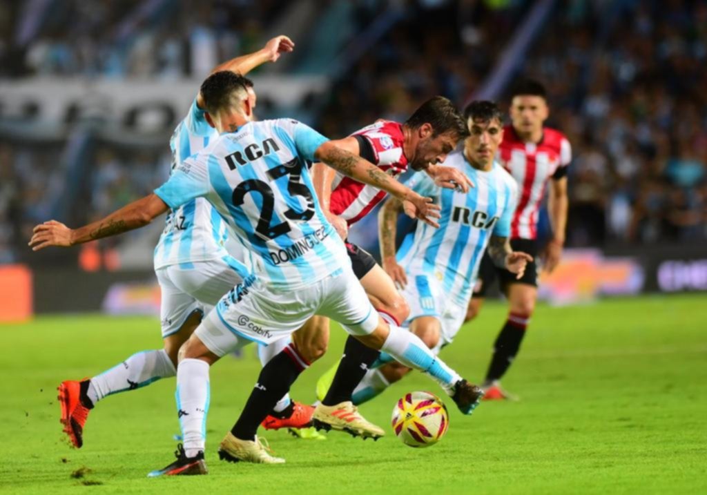 Gaby Milito observó el partido junto a su grupo de trabajo