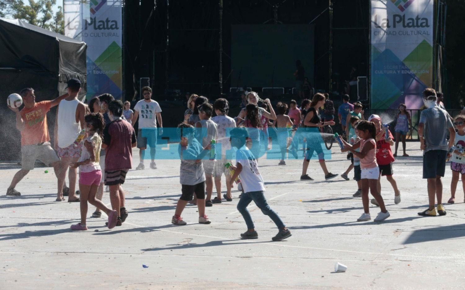 Carnaval: por el clima, se reprogramaron para mañana los festejos en “La Repu”