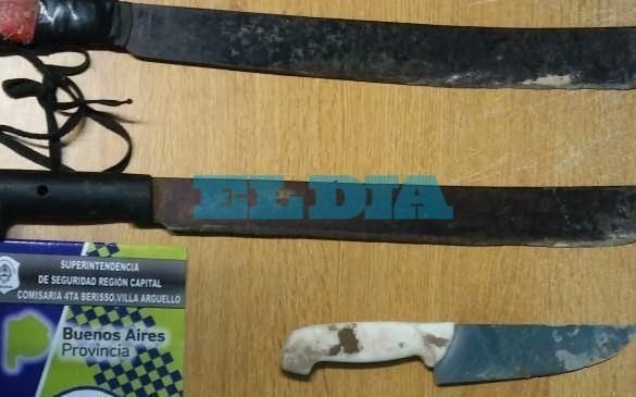 Lo apuñalaron, lo corrieron y fue salvado por un taxista