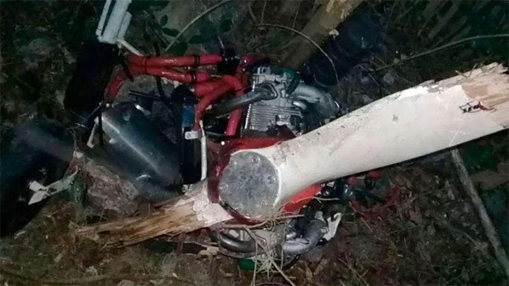 Una avioneta cayó y explotó en Córdoba y sus dos tripulantes sobrevivieron