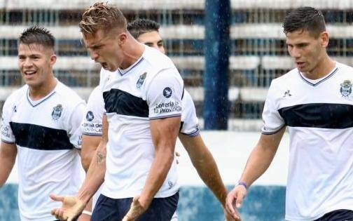 La Reserva albiazul lo ganaba bien, pero el Rojo lo empató con uno menos