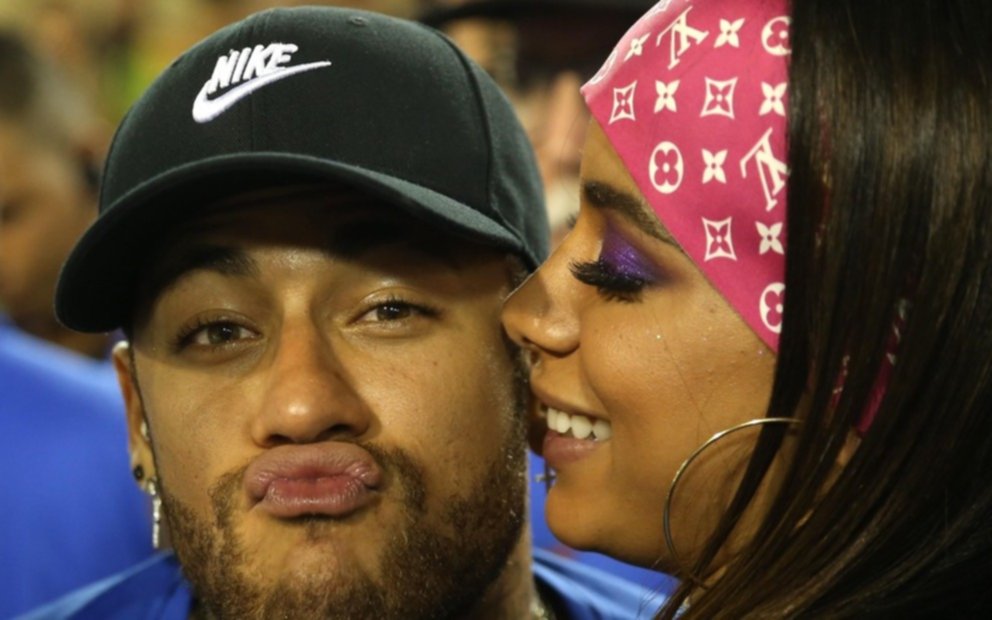 Neymar lesionado pero feliz: carnaval movido y en muy buena compañía