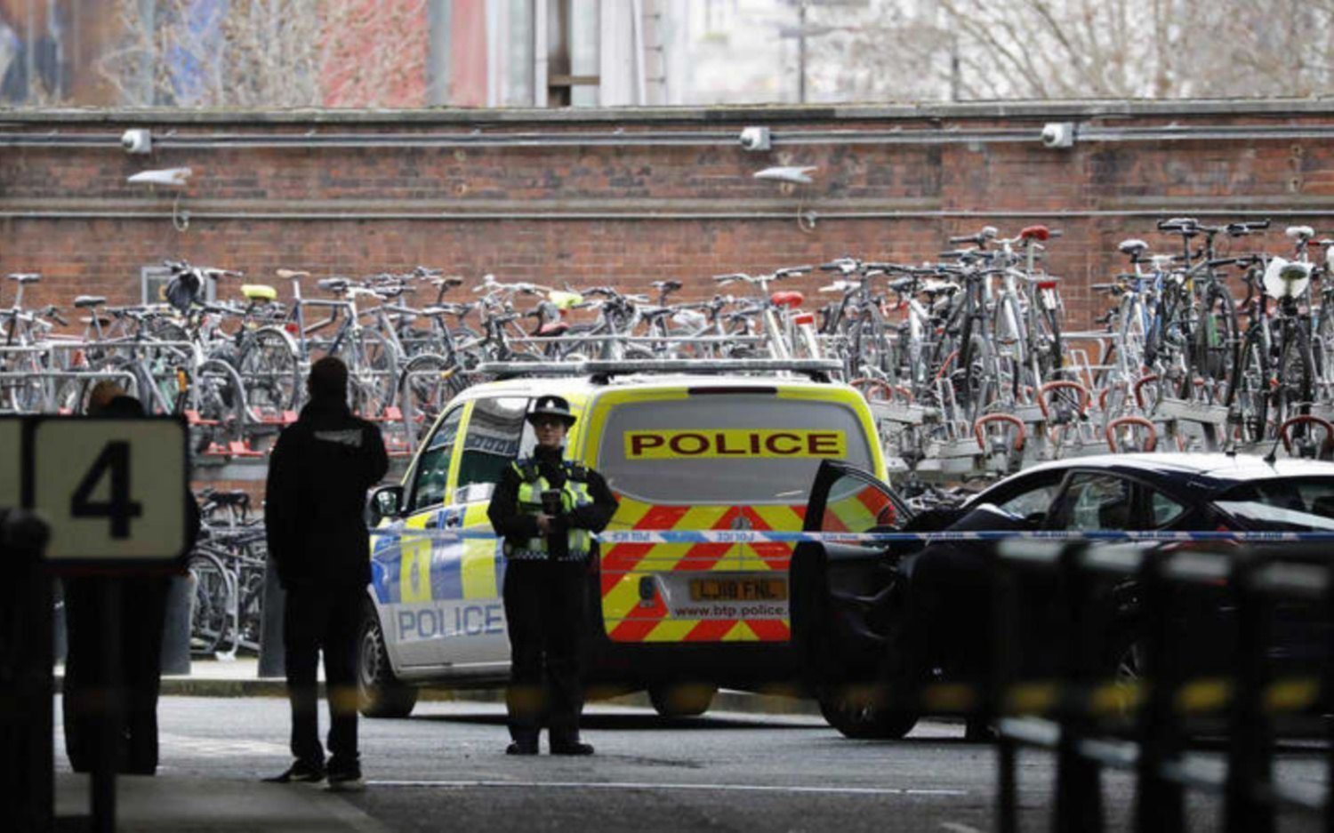 Alerta en Londres por tres paquetes explosivos en dos aeropuertos y una estación de trenes