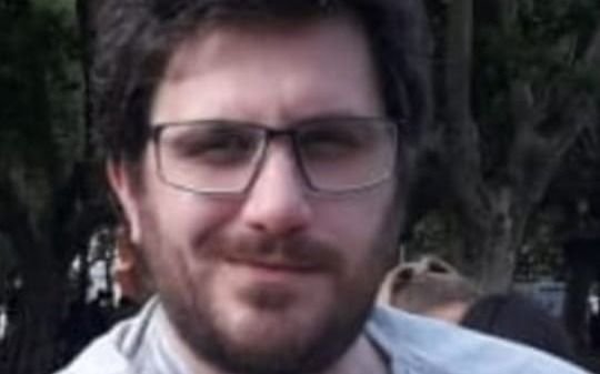 Desesperada búsqueda de un hombre de 30 años con depresión