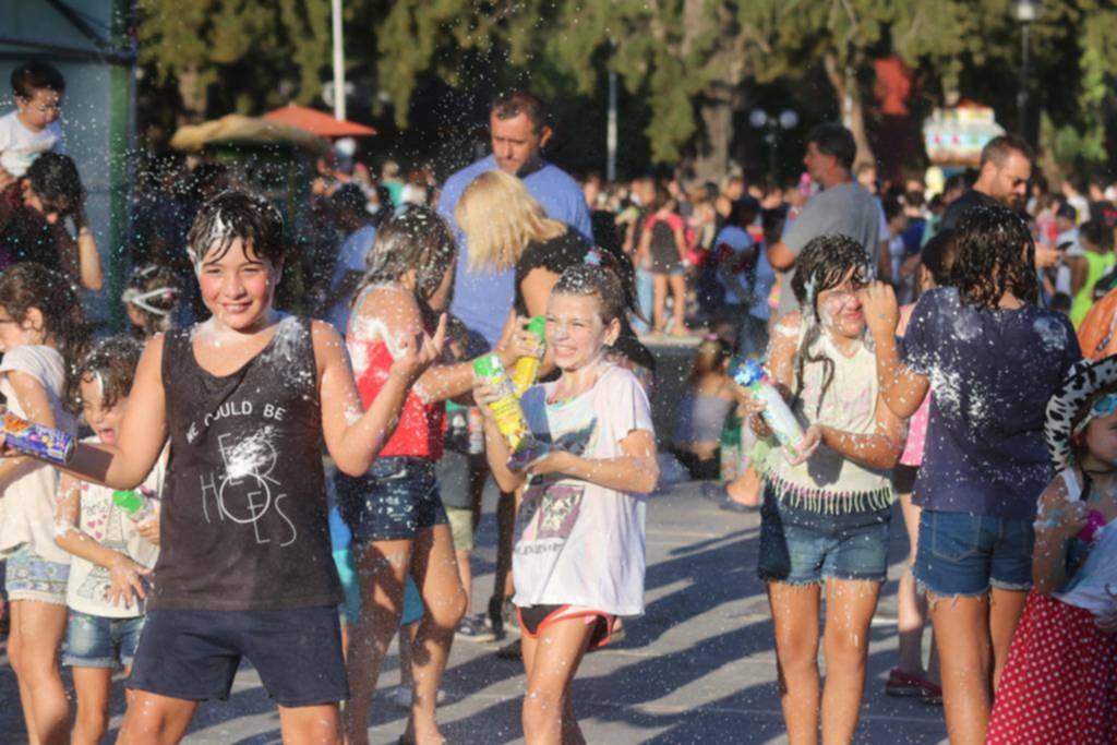 Una multitud en el cierre de los festejos de carnaval en La Plata y Ensenada