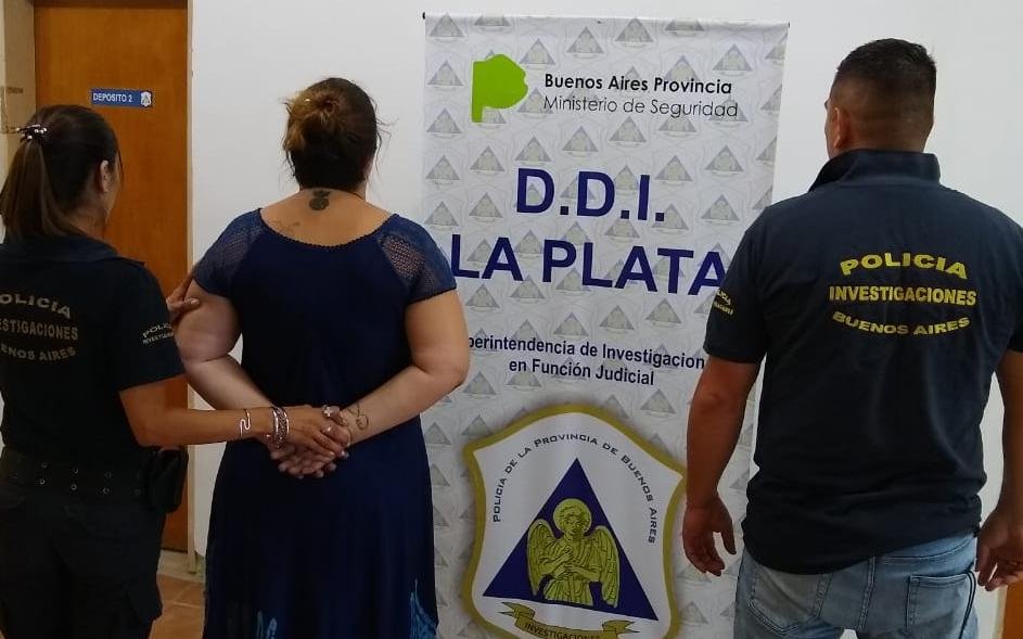 Detuvieron en Villa Elisa a una docente acusada de atropellar a un hombre por un WhatsApp
