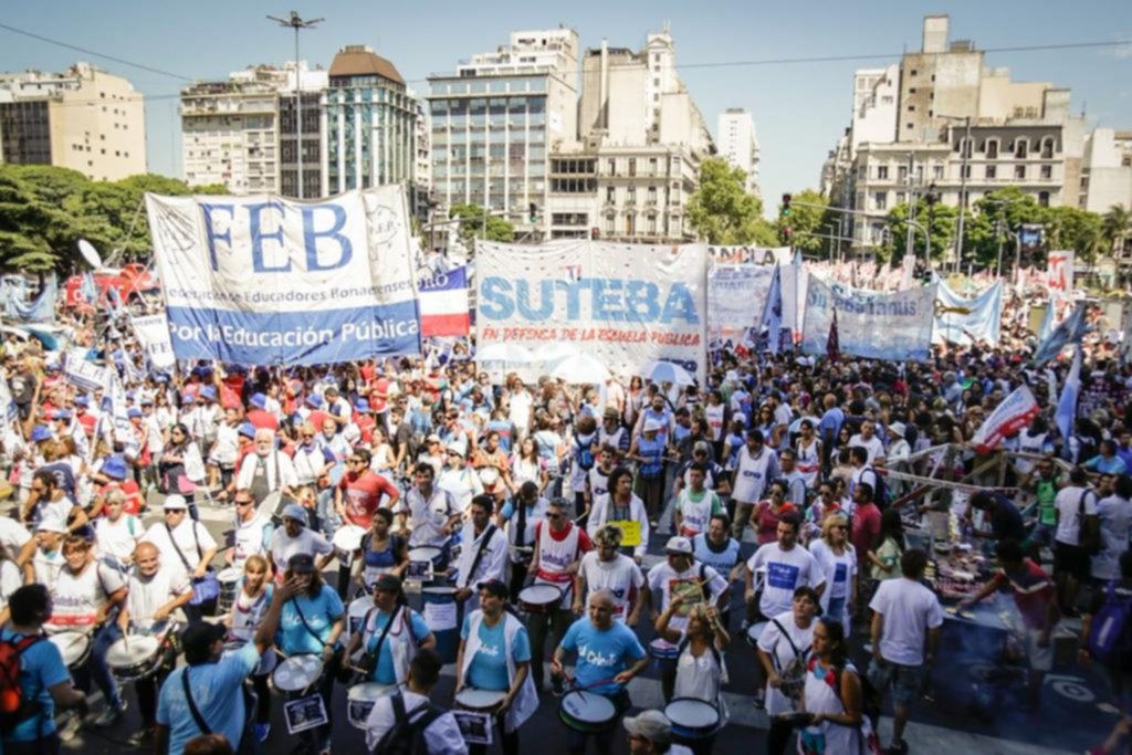 Una masiva movilización a Plaza de Mayo para exigir la paritaria nacional