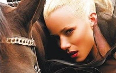Nicole: “El hombre sólo acaricia al caballo para después montarlo”