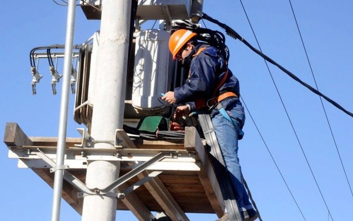 Anuncian corte de luz en el Centro por reparación de una cámara