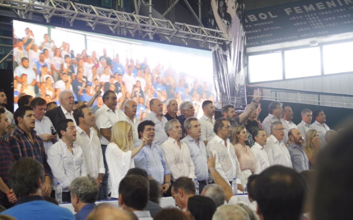 Con ausencia de gobernadores, se realizó el congreso del PJ en Ferro