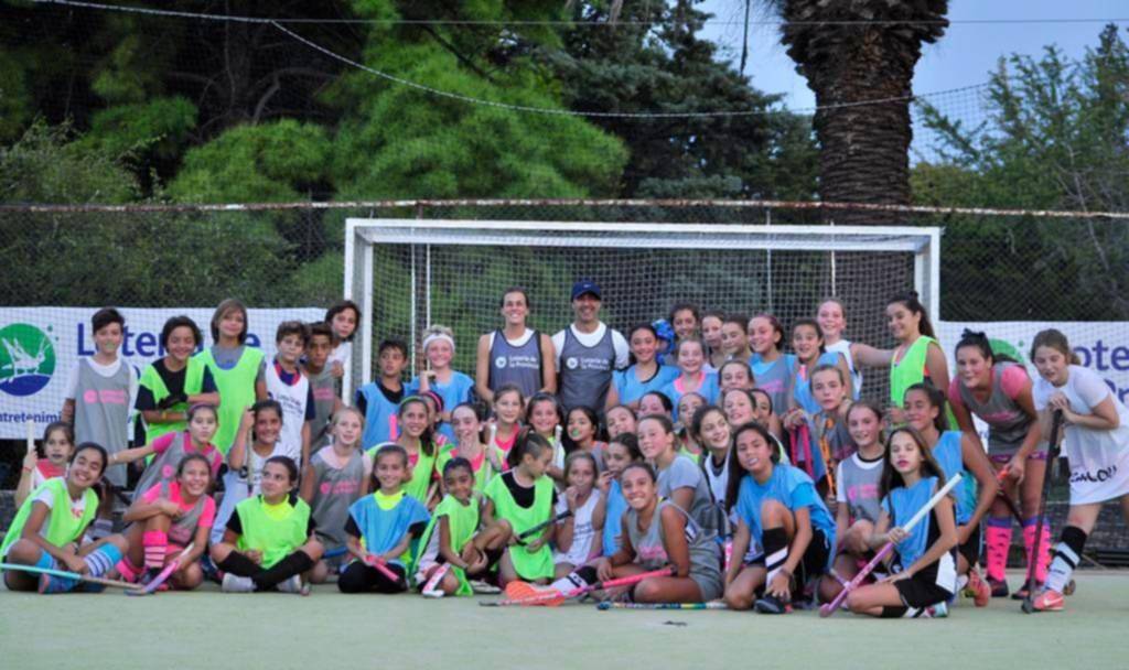Una leona y un león sueltos, dieron cátedra de hockey en Gonnet