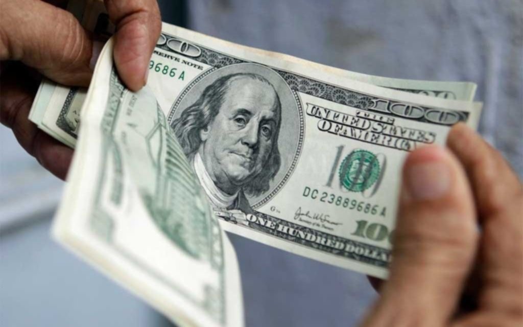 ¿Por qué el dólar bajó más de un peso y cerró la semana a 42,20 en el Banco Nación?