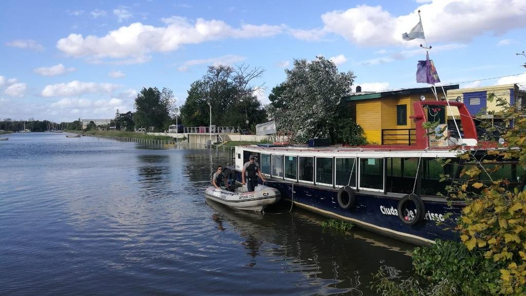 Una alerta por la crecida del Río puso en guardia a la ribera: en la isla Paulino evacuaron familias