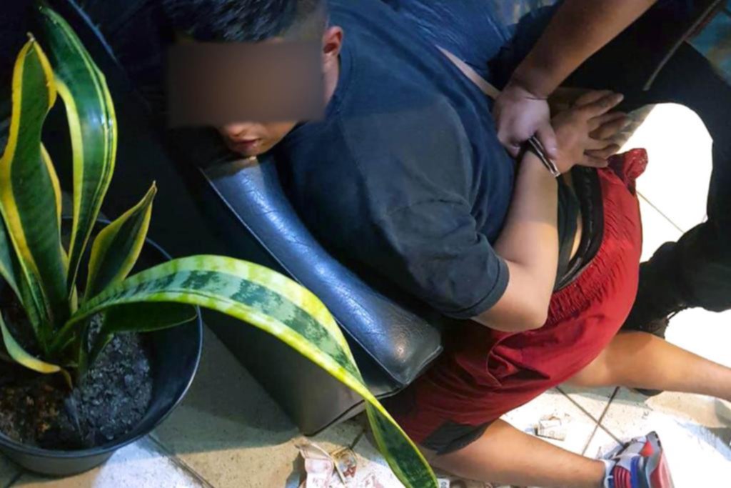 Tomó rehenes con un arma de cartón: tres años de cárcel