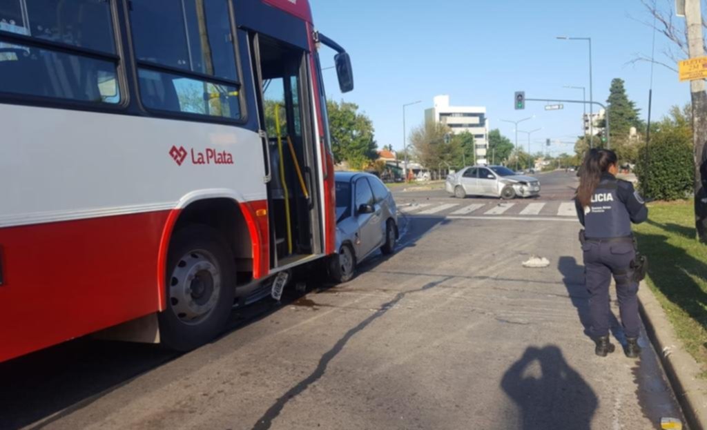 Al menos cuatro choques con cinco heridos en la Ciudad