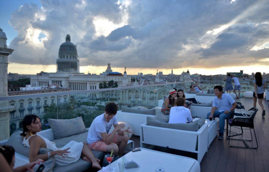 Cuba, con hoteles, spa y marcas de lujo, atrae a turistas adinerados