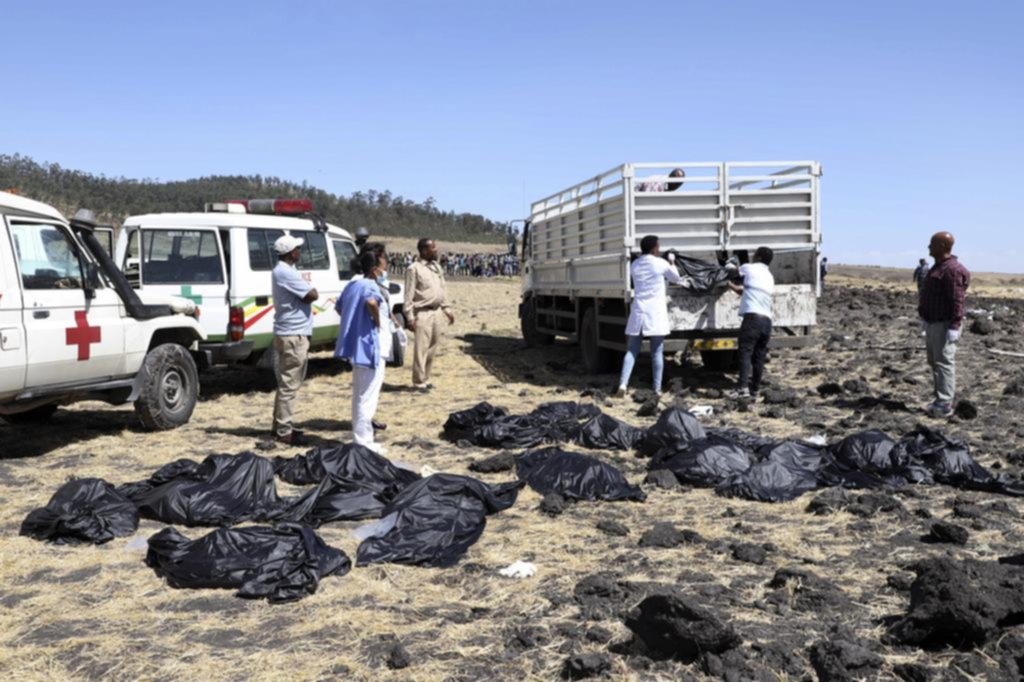 Un Boeing 737 se estrella tras despegar en Etiopía y mueren sus 157 ocupantes