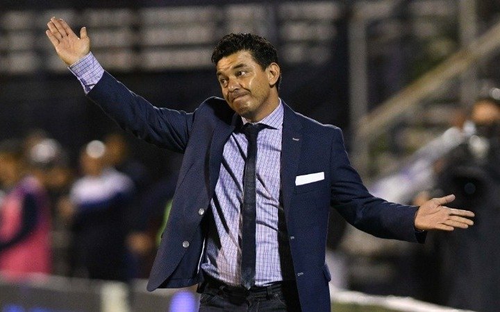 Gallardo contento con el triunfo pero enojado con el árbitro Diego Abal