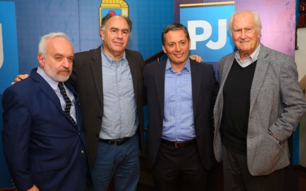 Pino Solanas acordó sumarse a un frente opositor que está armando el PJ bonaerense