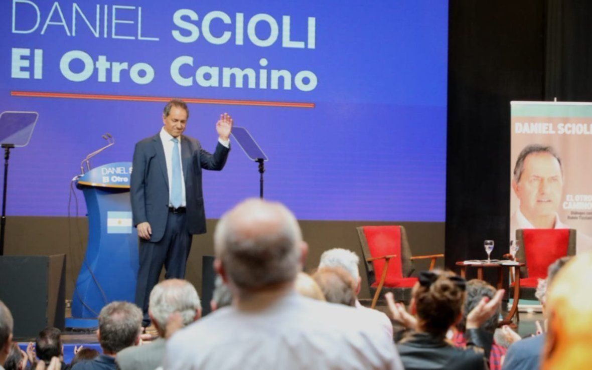 "Siento la obligación y la responsabilidad de presentarme como candidato", afirma Scioli