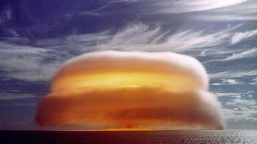 ¿Qué pasaría si detonara una bomba nuclear en lo más profundo del océano?
