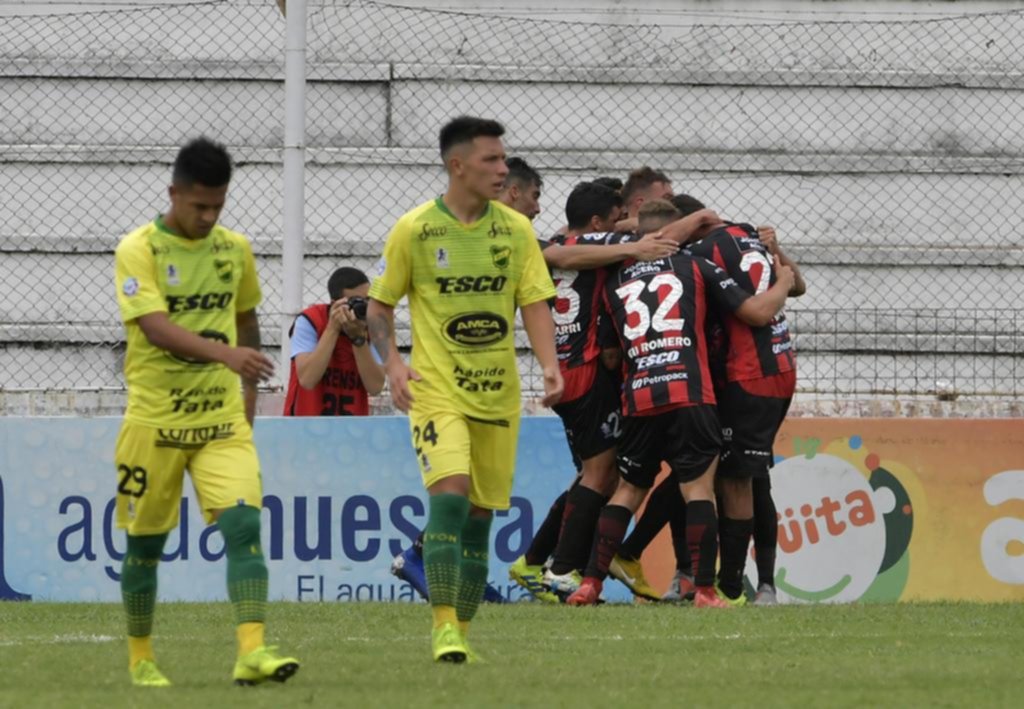 Patronato le ganó a Defensa, salió de la zona de descenso y le dejó servido el título a Racing