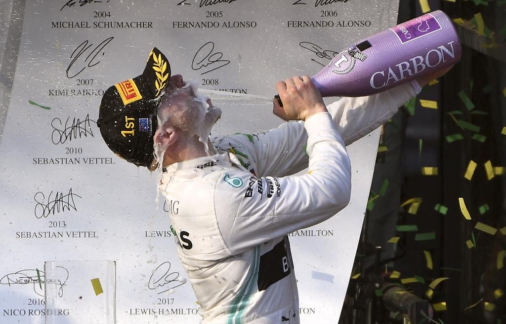 Entre la felicidad de Bottas y el enojo de Hamilton, un arranque con polémica de la F1