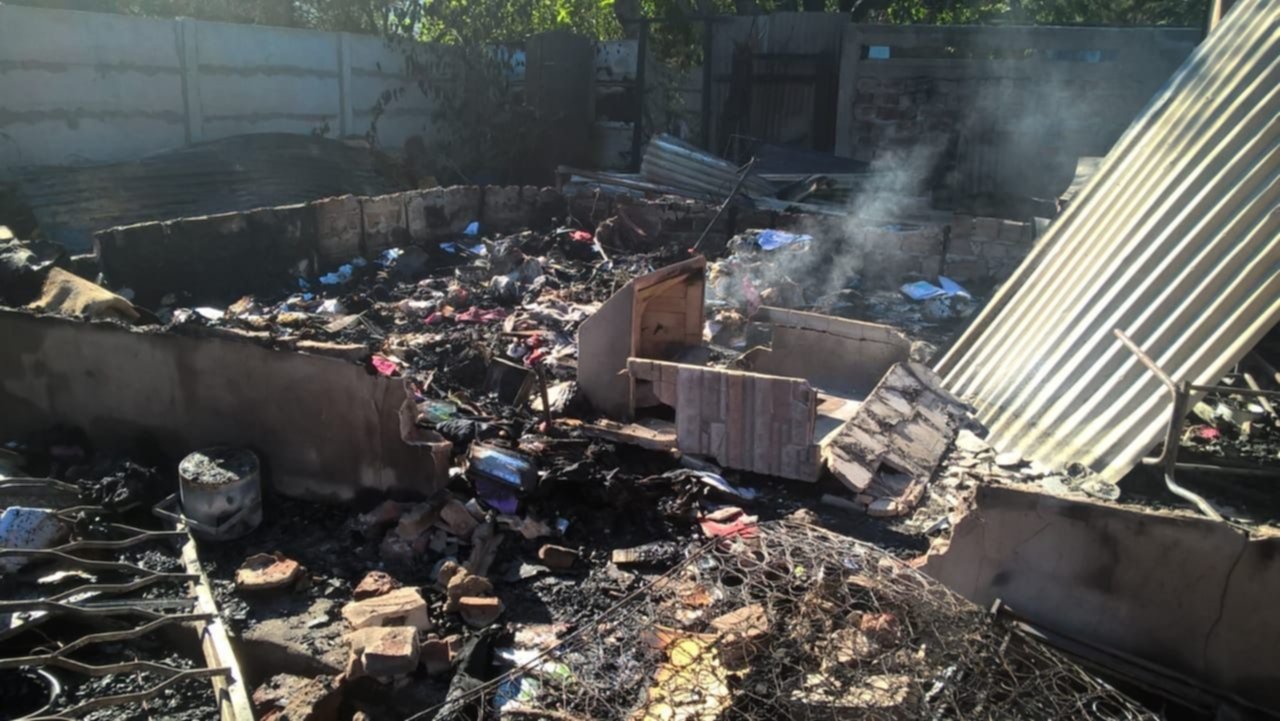 Robo e incendio intencional en una vivienda en Hernández