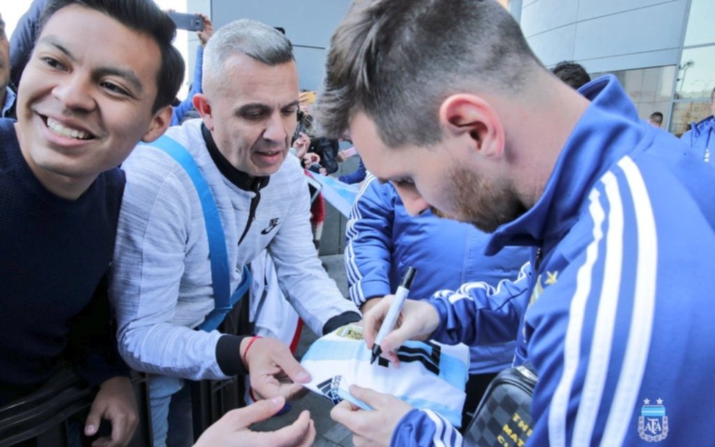 Con Messi a la cabeza, la Selección atendió a los hinchas