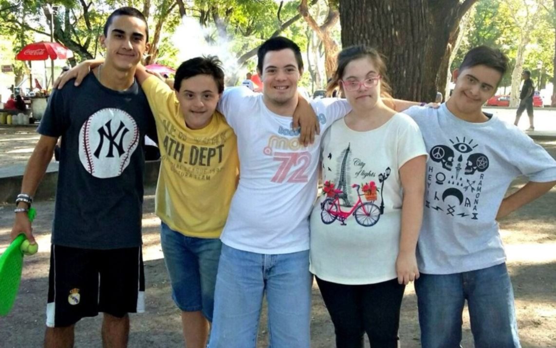 Lanzan la campaña #Mepongoentulugar en el Día Mundial de personas con Síndrome de Down