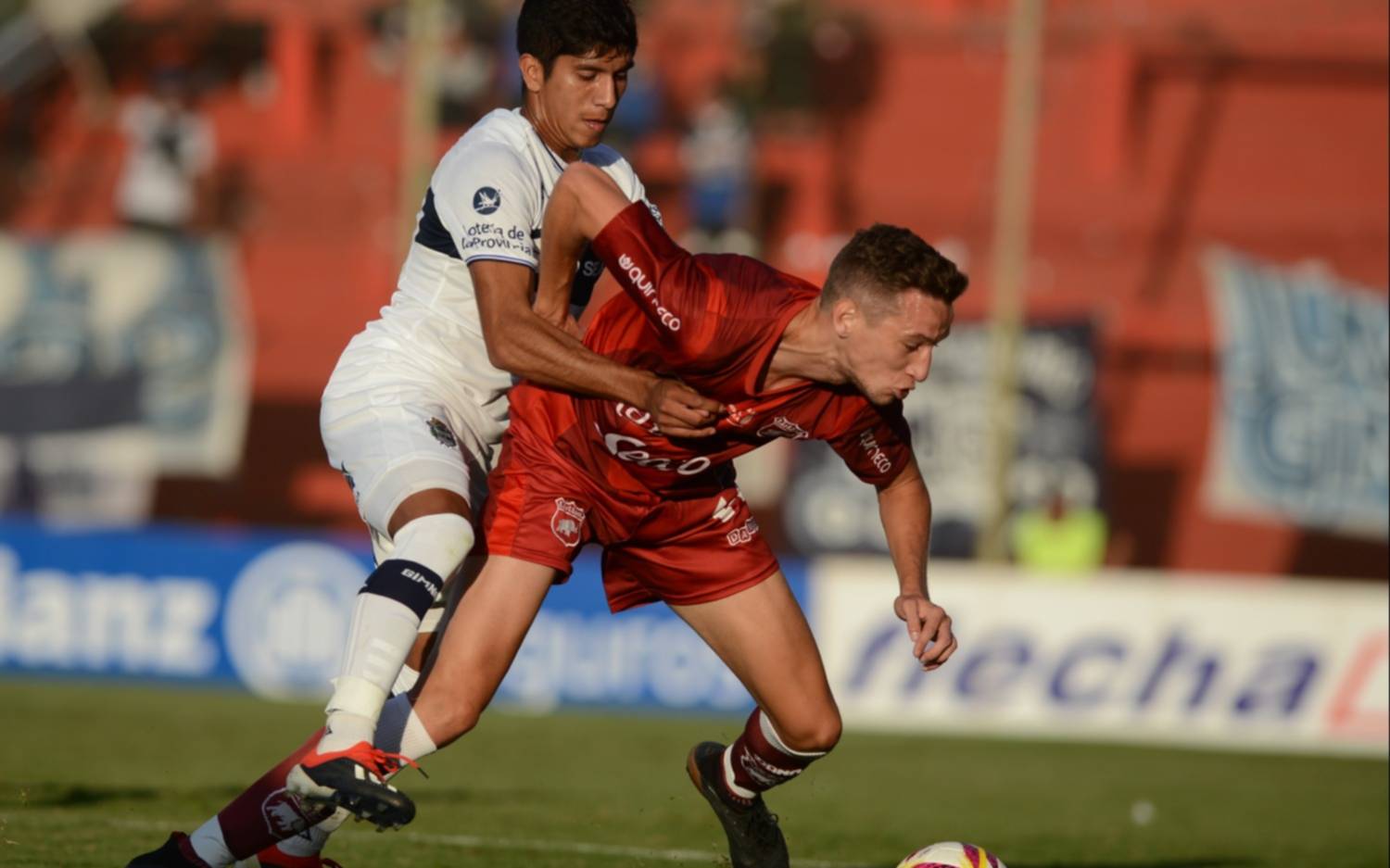 El padre de un jugador de Defensores falleció durante el juego