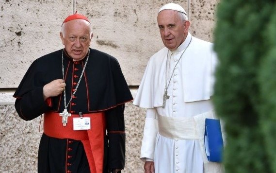 El Papa acepta la renuncia del arzobispo de Santiago de Chile imputado por encubrir abusos