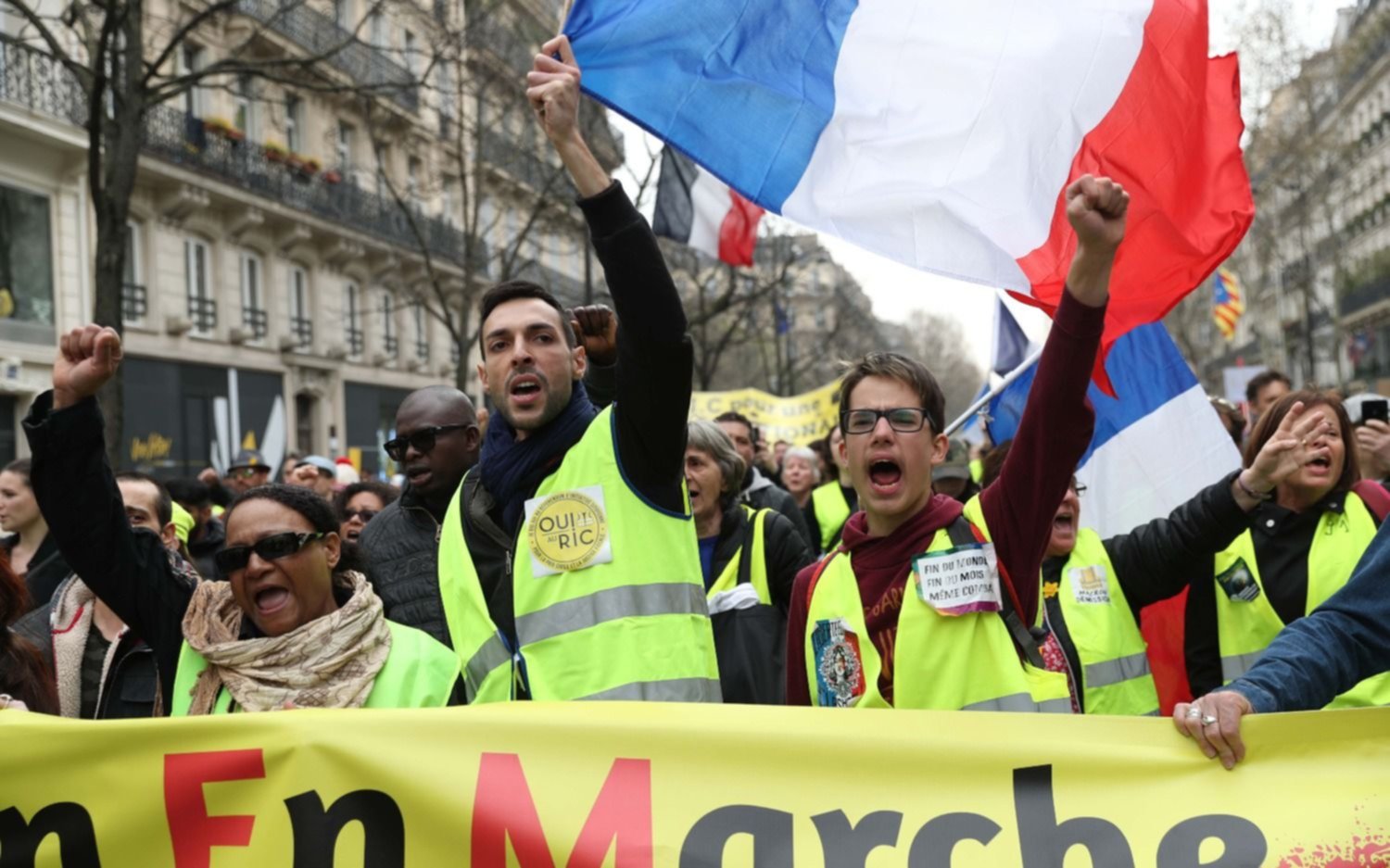 Los "chalecos amarillos" volvieron a protestar en Francia 