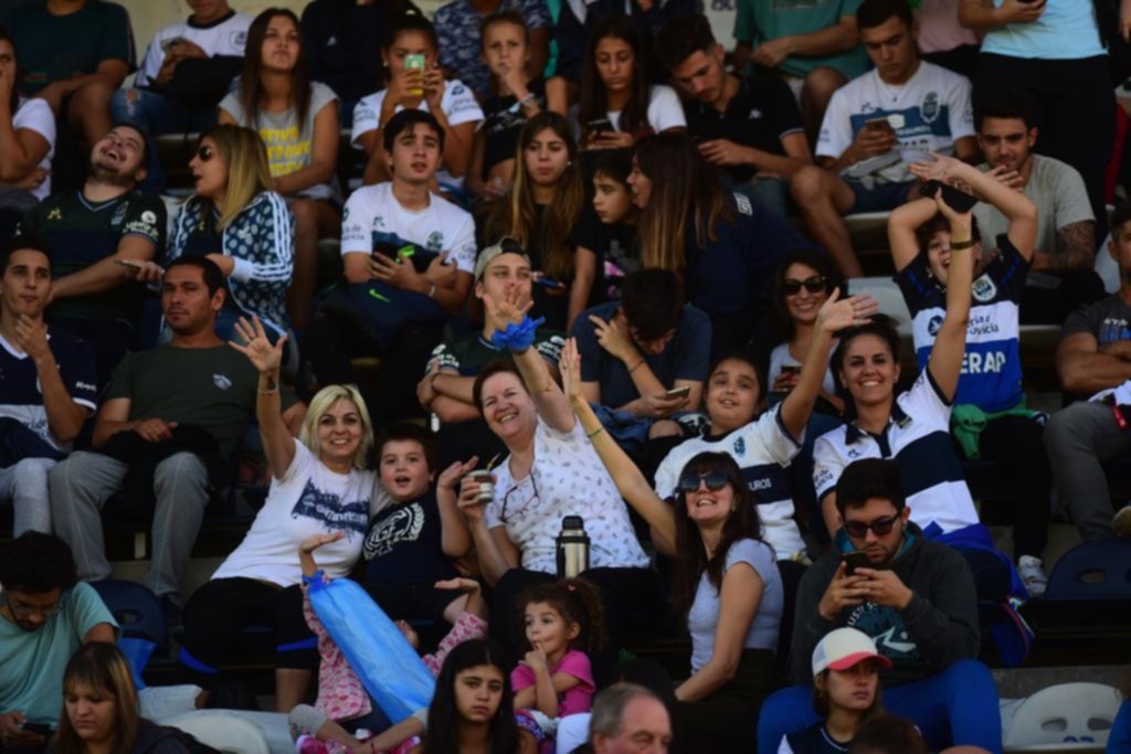 La gente acompañó en una cita histórica para el Femenino