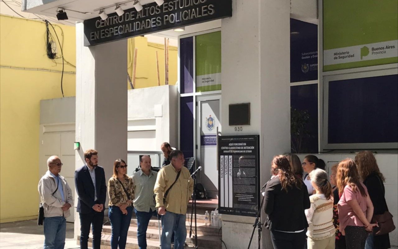 Señalizan la Brigada de Investigaciones de La Plata, un Centro Clandestino de Detención