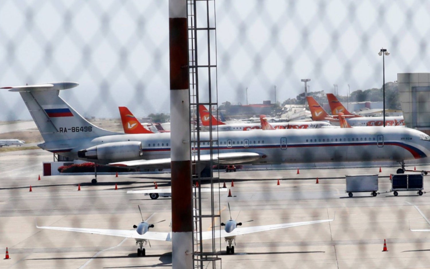 Llegaron a Venezuela dos aviones rusos con cien militares