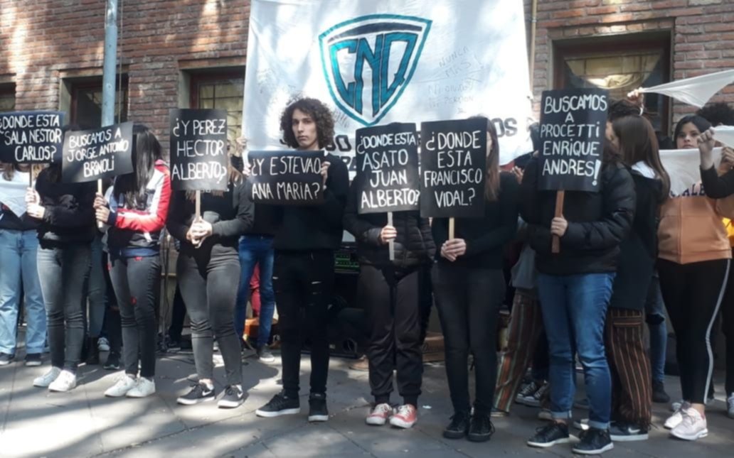 Homenaje a los estudiantes del Colegio Nacional desaparecidos