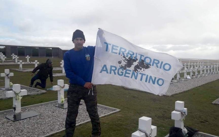 Un ex combatiente estuvo preso dos días en Malvinas por "exhibir consignas argentinas"