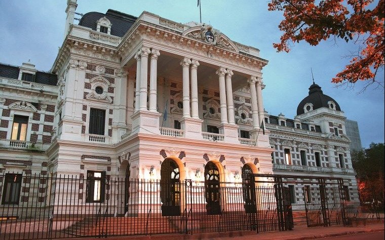 Estatales reclamarán a la Provincia una compensación de 15% y cláusula gatillo para el 2019