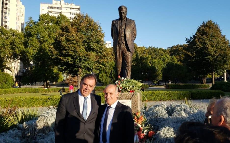 Homenaje a Alfonsín, con el periodista Luis Otero