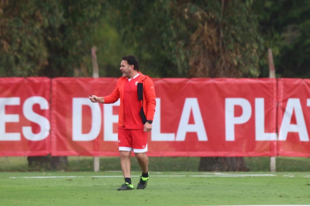 Braña se entrenó con los suplentes y su regreso no tiene tantas posibilidades