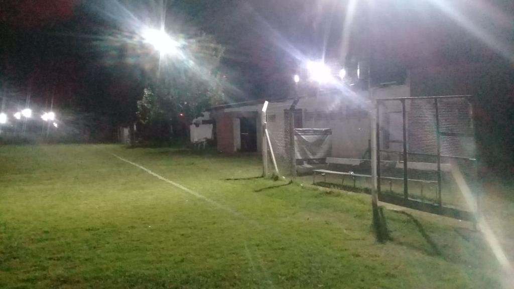 El Súper Senior Tripero donó las luces para la cancha Nº 2 del predio El Bosquecito