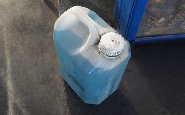 Una policía sufrió graves lesiones mientras quemaba basura