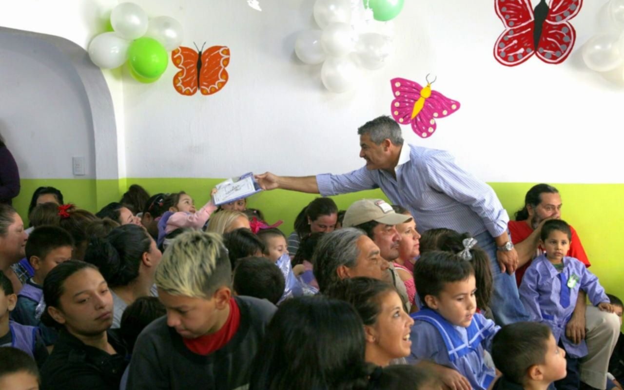 Entrega de kits escolares