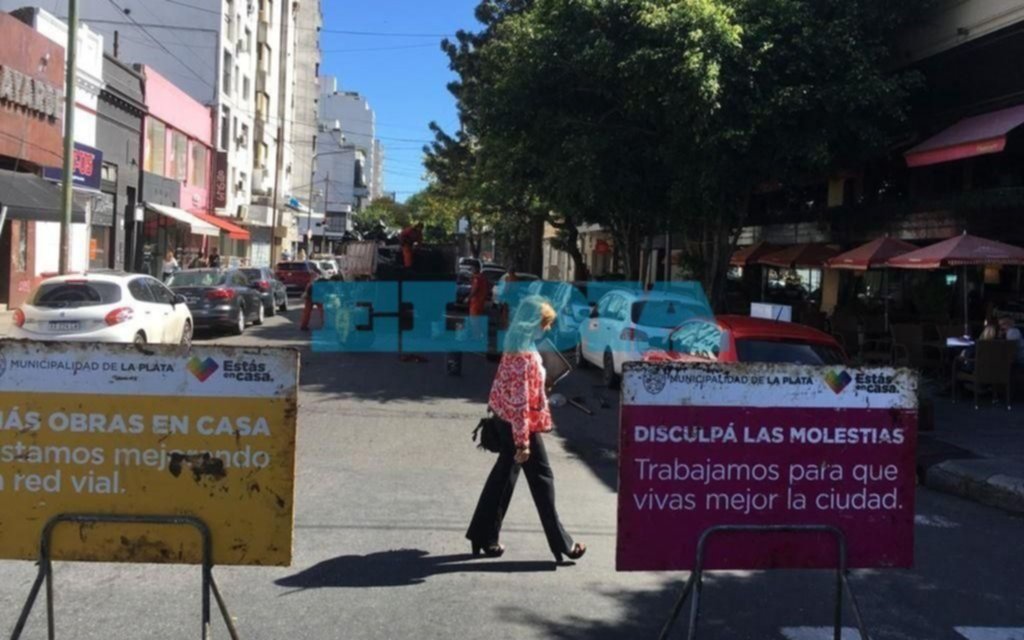 Mientras avanzan los bacheos, se multiplican los trastornos del tránsito en horarios pico