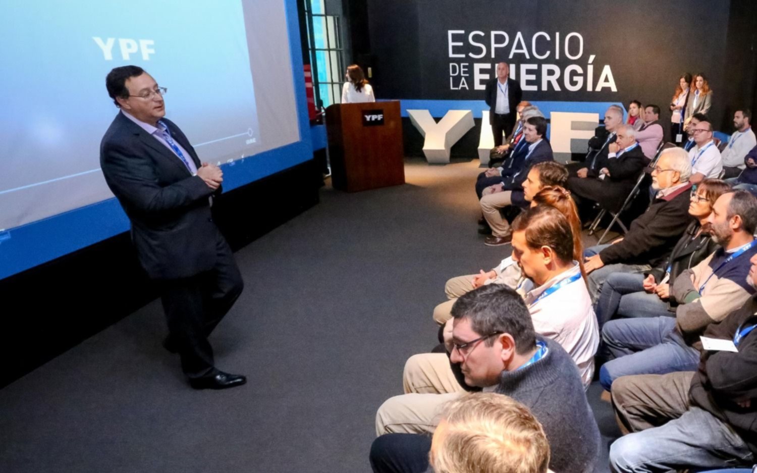 YPF presentó la cátedra de industrialización de Hidrocarburos para alumnos de la UNLP y la UTN