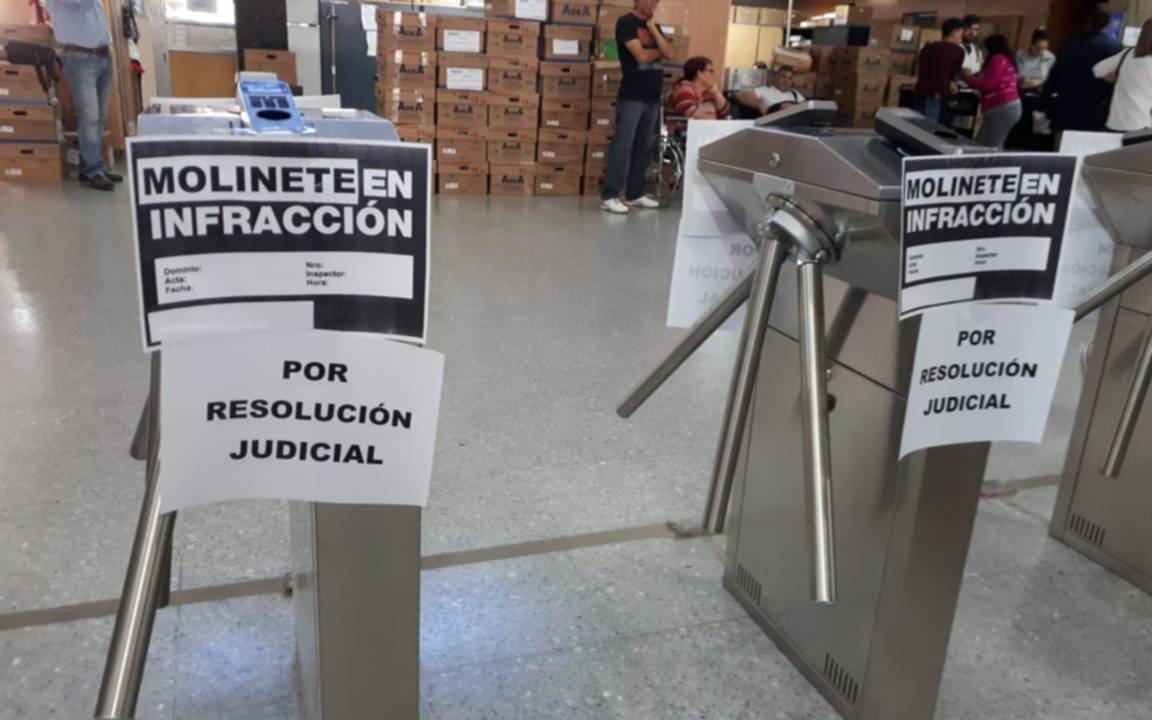Por orden de la justicia, suspenden el uso de molinetes con acceso biométrico en IOMA 