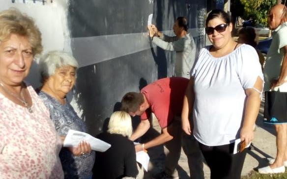 Ringuelet, un barrio recargado de cortes de luz que salió a juntar firmas