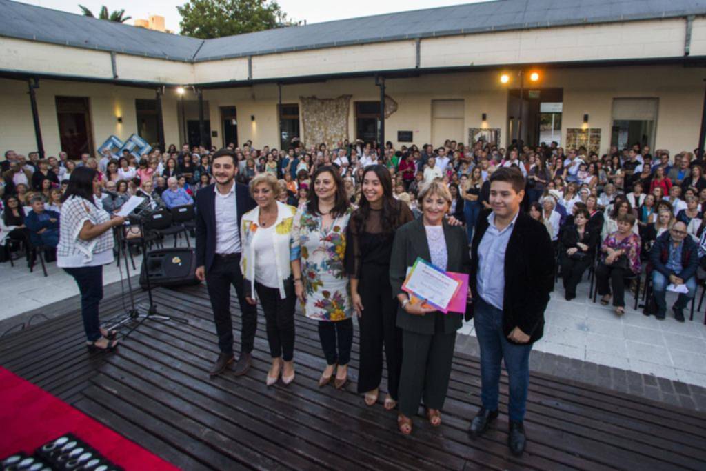 Emotivo reconocimiento a 61 mujeres destacadas de la Ciudad