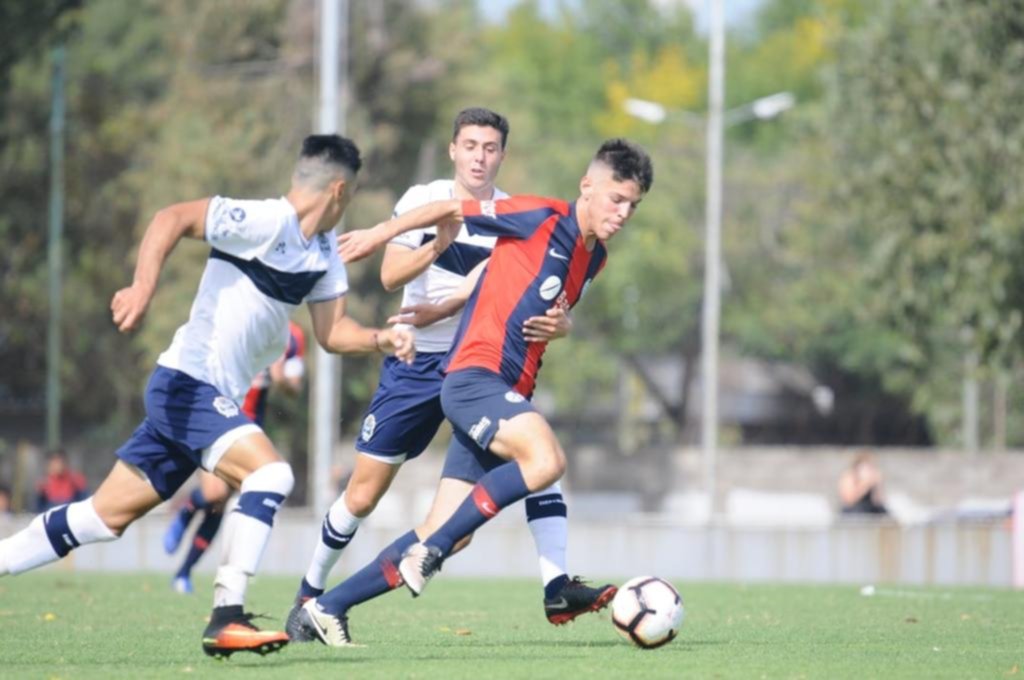 La Reserva no pudo con el campeón y perdió 3 a 0